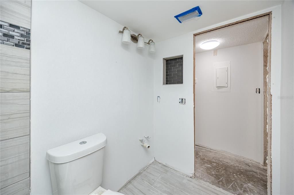 На продажу: $175,000 (2 спален, 2 ванн, 1070 Квадратных фут)