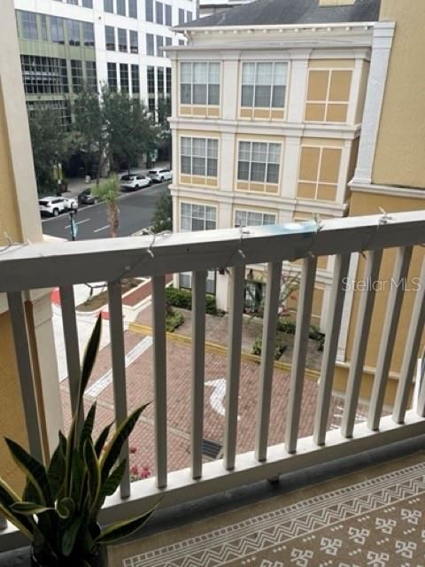 For Rent: $2,200 (2 beds, 2 baths, 1070 Square Feet)
