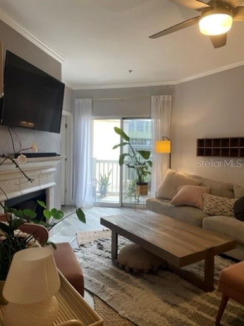 For Rent: $2,200 (2 beds, 2 baths, 1070 Square Feet)
