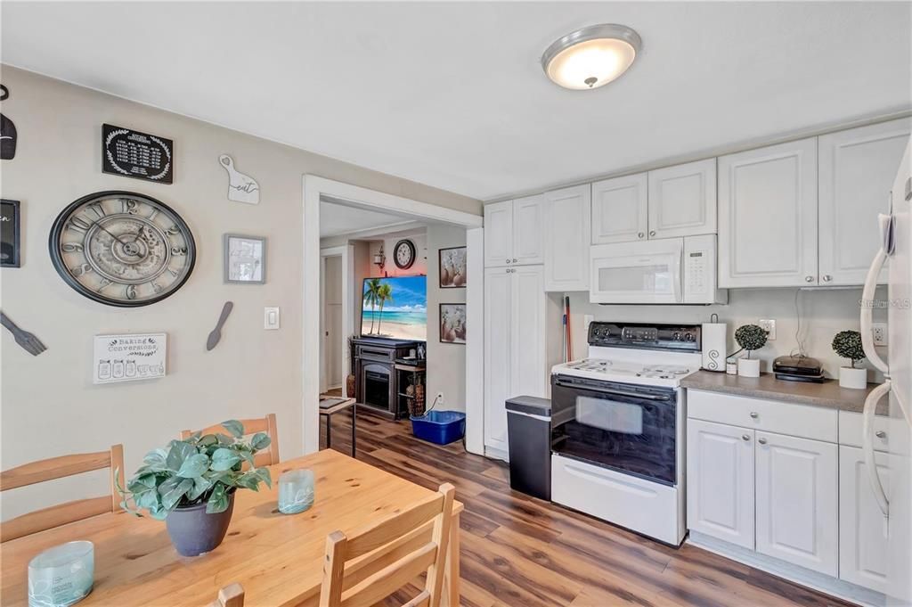 En Venta: $375,000 (2 camas, 0 baños, 1296 Pies cuadrados)
