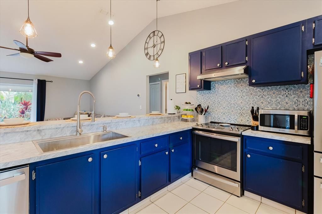For Sale: $395,000 (3 beds, 2 baths, 1304 Square Feet)