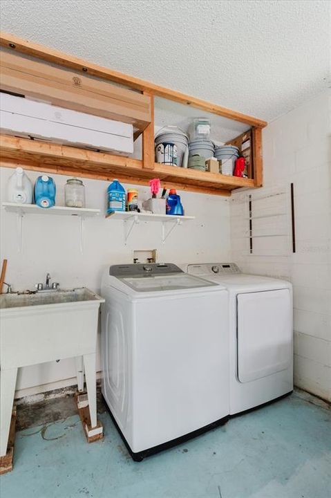 For Sale: $395,000 (3 beds, 2 baths, 1304 Square Feet)