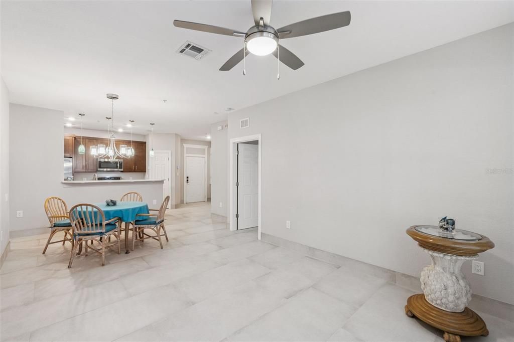 For Rent: $2,100 (3 beds, 2 baths, 1412 Square Feet)
