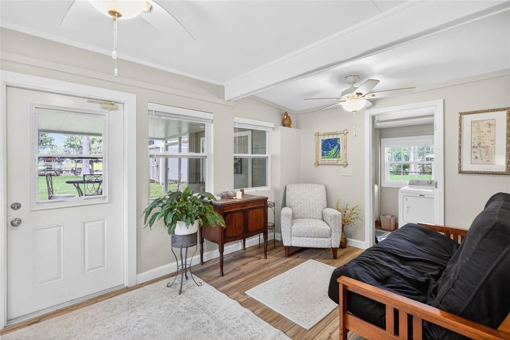 На продажу: $375,000 (2 спален, 1 ванн, 1150 Квадратных фут)