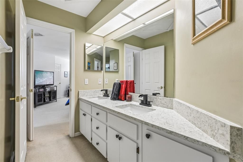 For Sale: $359,900 (3 beds, 2 baths, 1918 Square Feet)