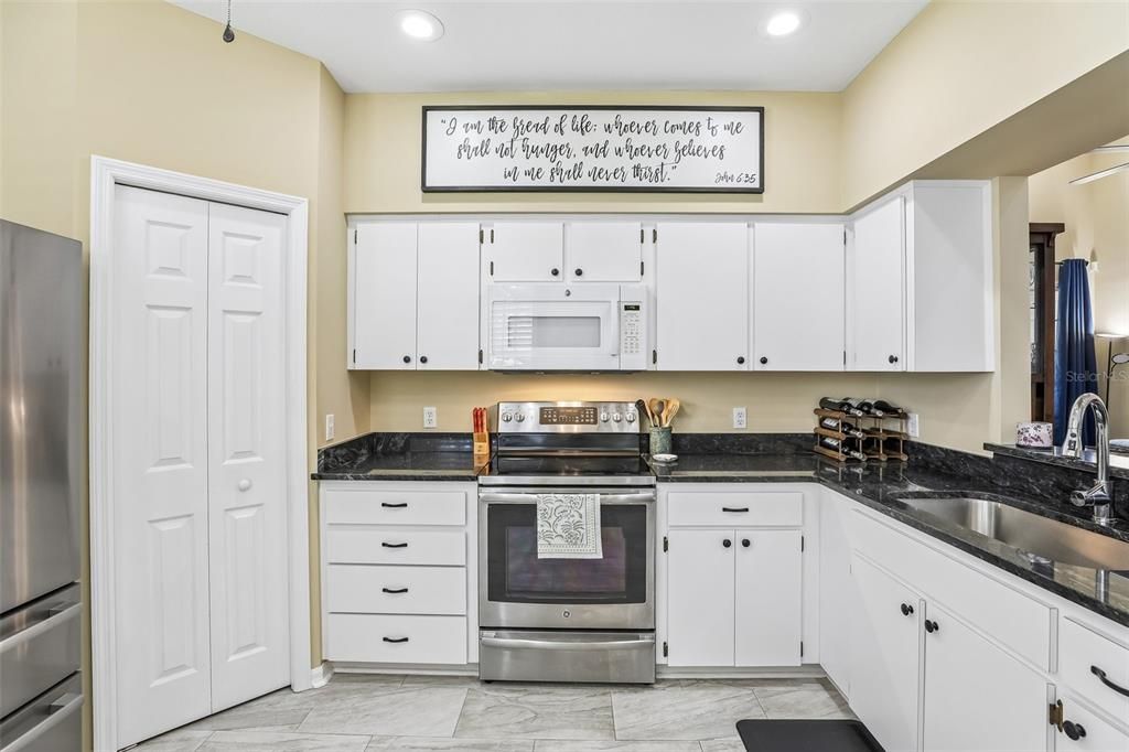 For Sale: $359,900 (3 beds, 2 baths, 1918 Square Feet)