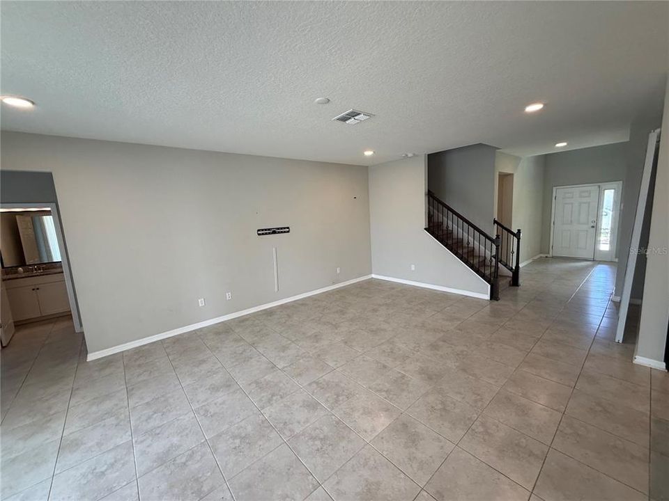 For Sale: $378,000 (5 beds, 3 baths, 3332 Square Feet)