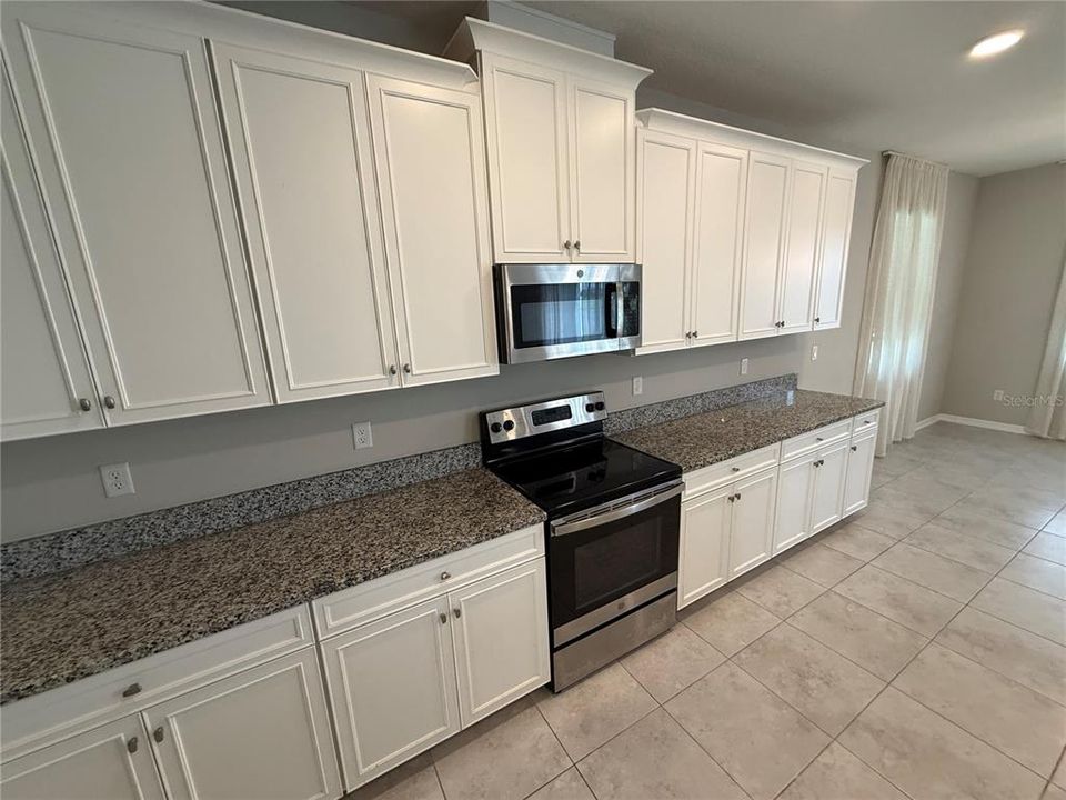 For Sale: $378,000 (5 beds, 3 baths, 3332 Square Feet)