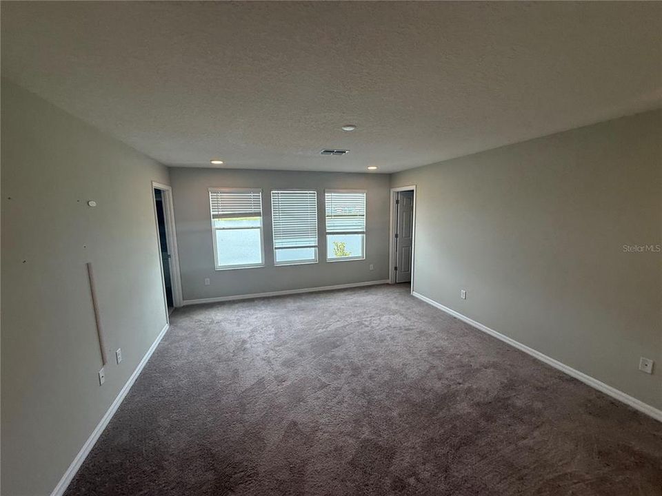 For Sale: $378,000 (5 beds, 3 baths, 3332 Square Feet)