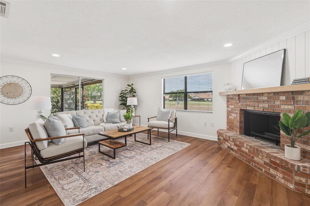 For Sale: $349,900 (2 beds, 2 baths, 1408 Square Feet)