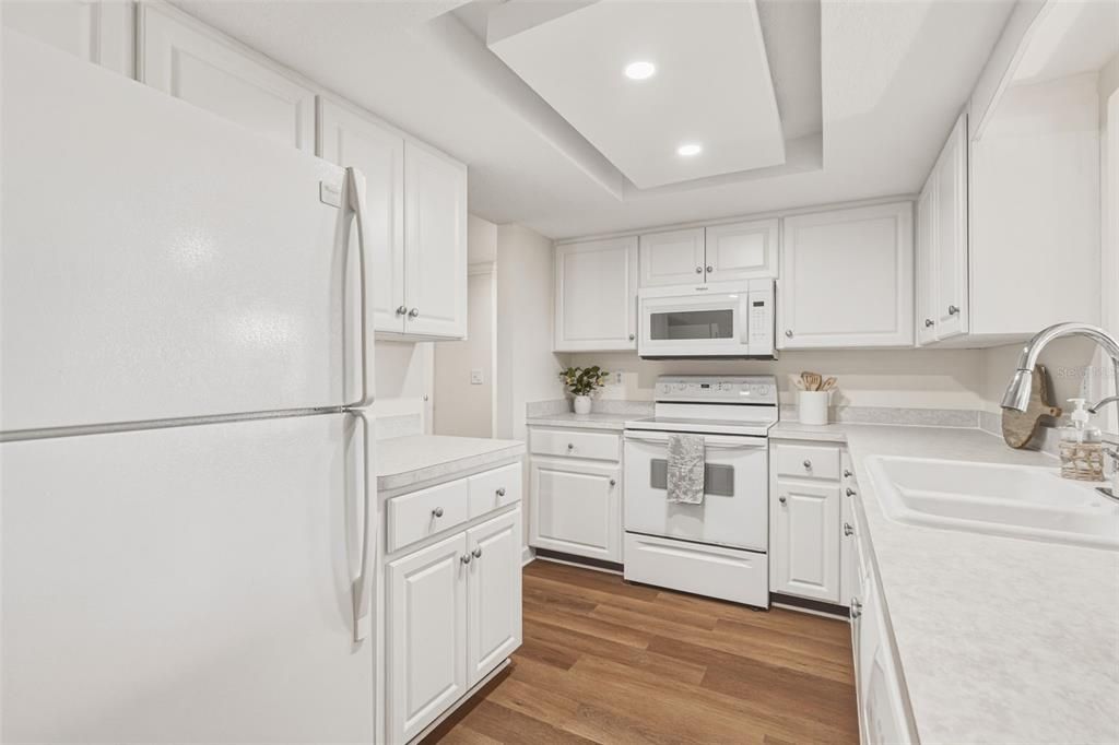 For Sale: $349,900 (2 beds, 2 baths, 1408 Square Feet)