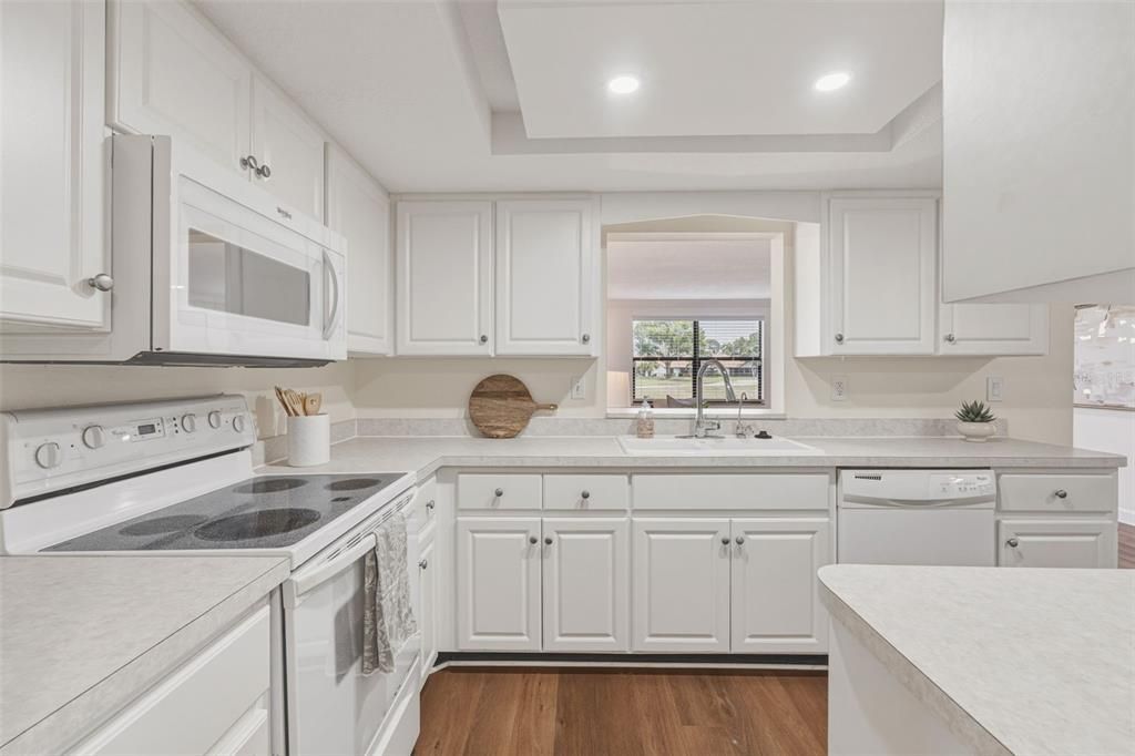 For Sale: $349,900 (2 beds, 2 baths, 1408 Square Feet)