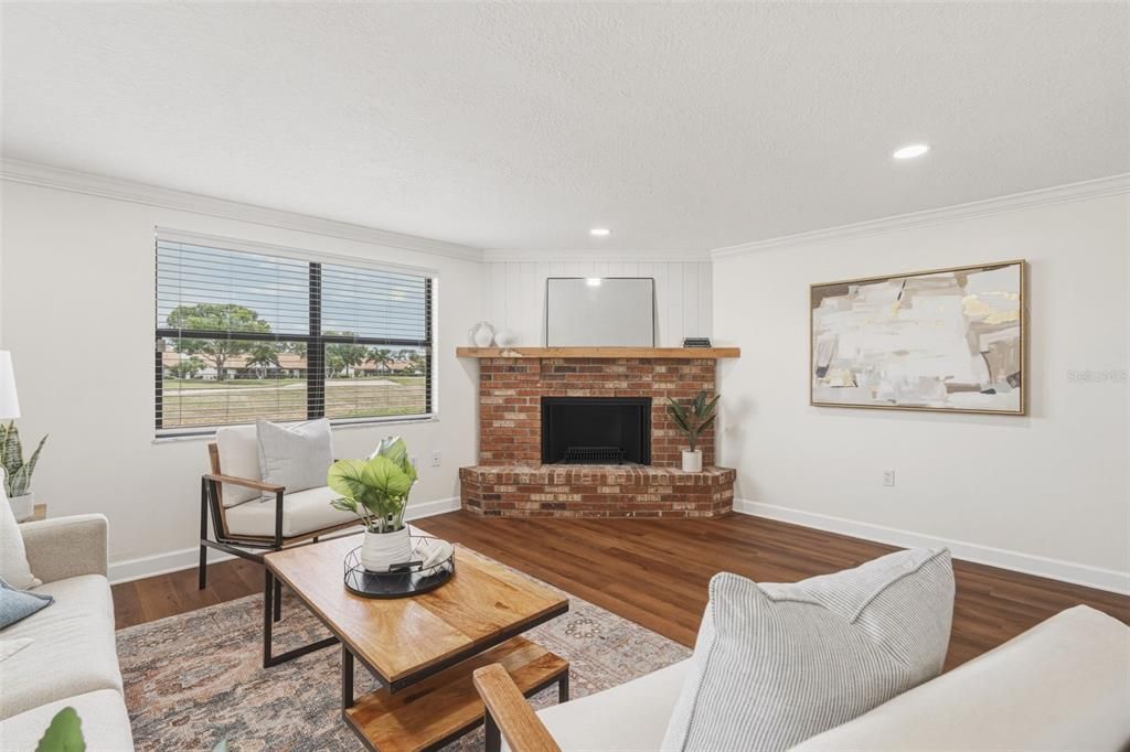 For Sale: $349,900 (2 beds, 2 baths, 1408 Square Feet)