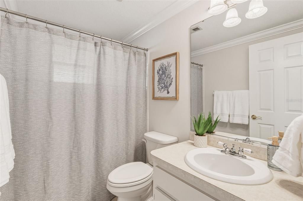 For Sale: $349,900 (2 beds, 2 baths, 1408 Square Feet)