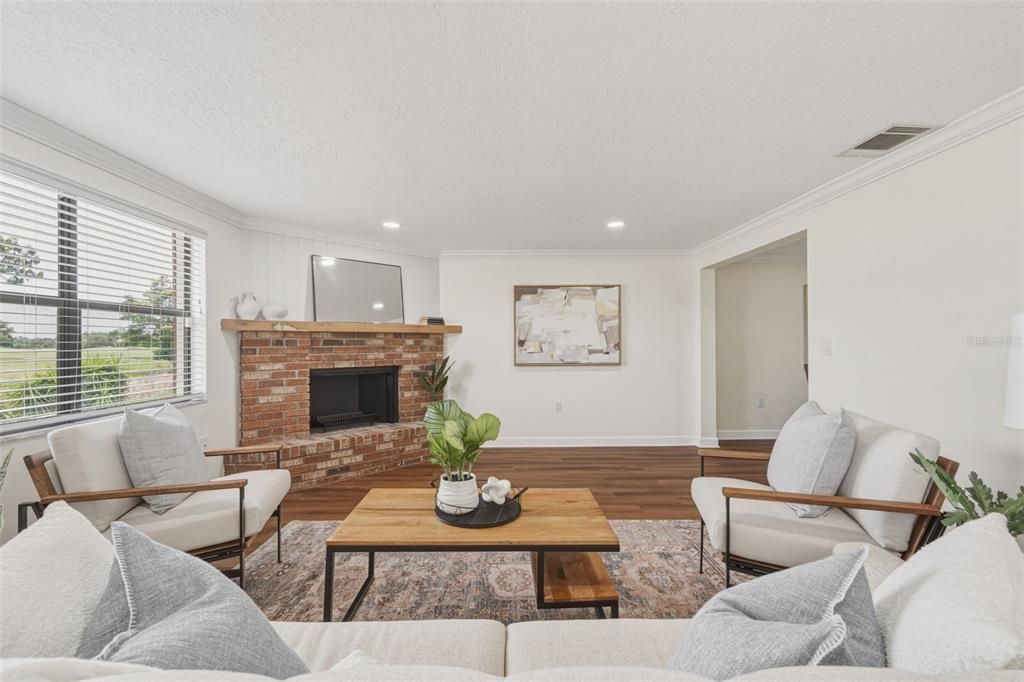 For Sale: $349,900 (2 beds, 2 baths, 1408 Square Feet)