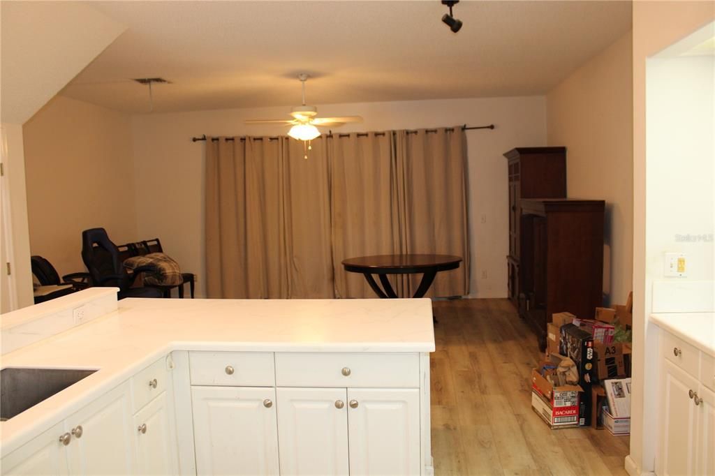 Activo con contrato: $269,000 (3 camas, 2 baños, 1452 Pies cuadrados)