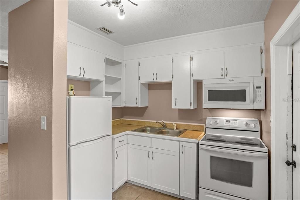 For Rent: $1,195 (2 beds, 1 baths, 750 Square Feet)