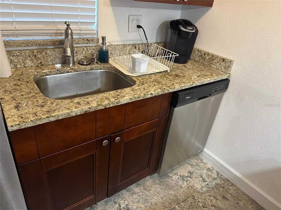 For Rent: $1,700 (1 beds, 1 baths, 525 Square Feet)