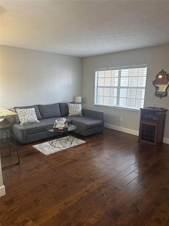 For Rent: $1,700 (1 beds, 1 baths, 525 Square Feet)