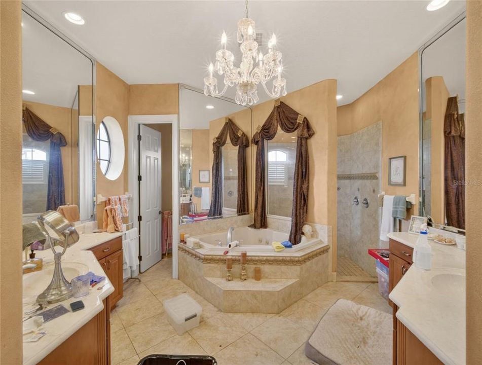 En Venta: $625,000 (5 camas, 5 baños, 4077 Pies cuadrados)