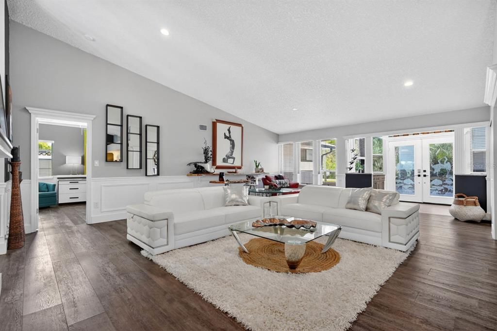 En Venta: $680,000 (4 camas, 3 baños, 2982 Pies cuadrados)