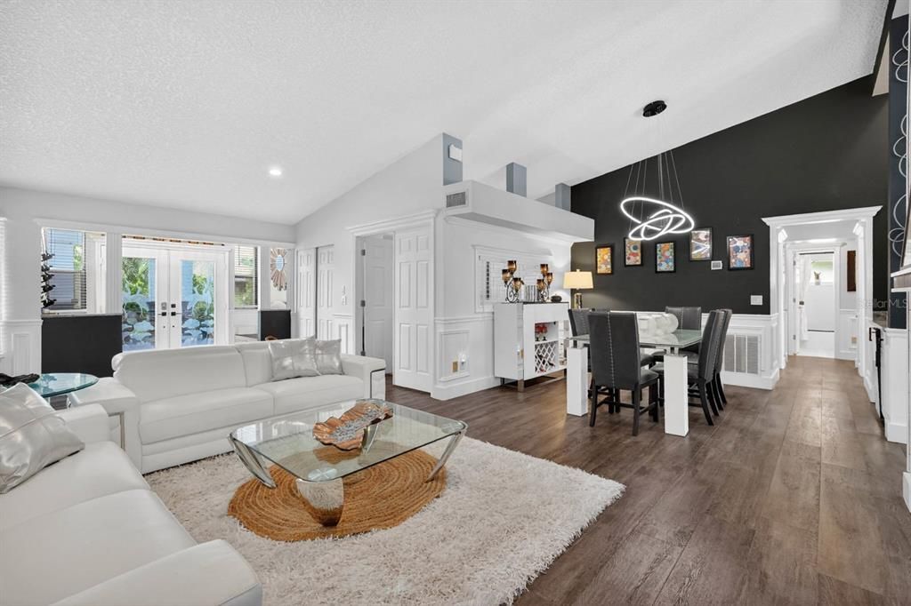En Venta: $680,000 (4 camas, 3 baños, 2982 Pies cuadrados)