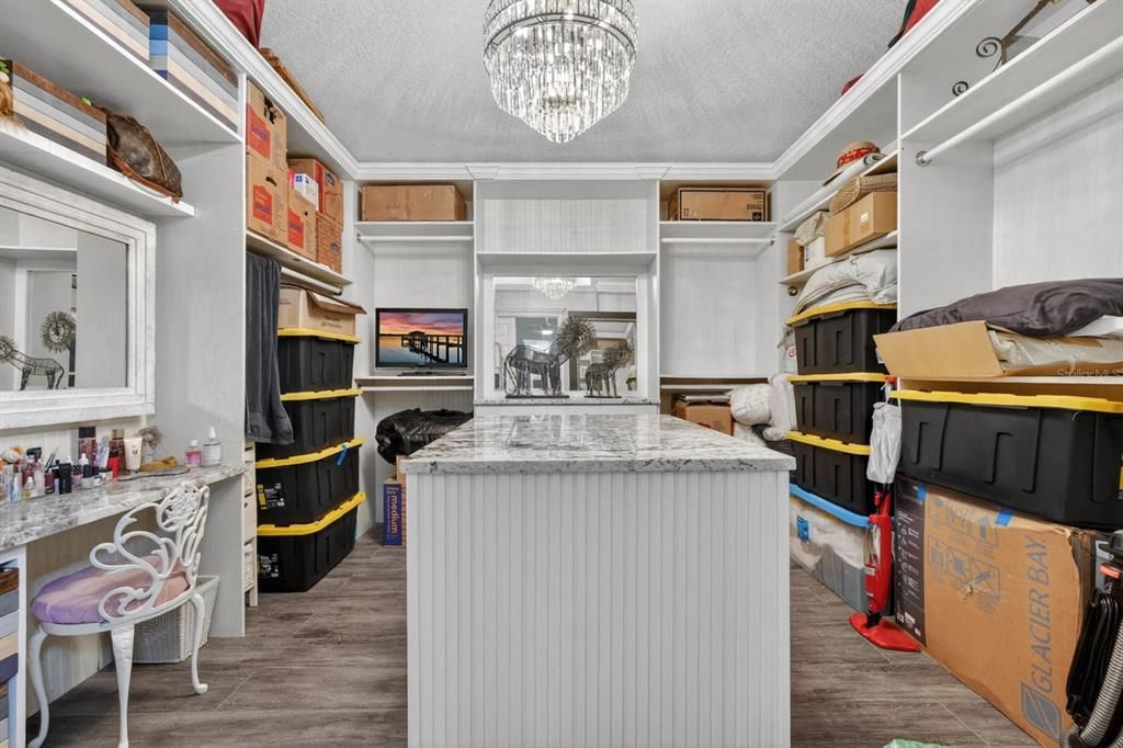 En Venta: $680,000 (4 camas, 3 baños, 2982 Pies cuadrados)
