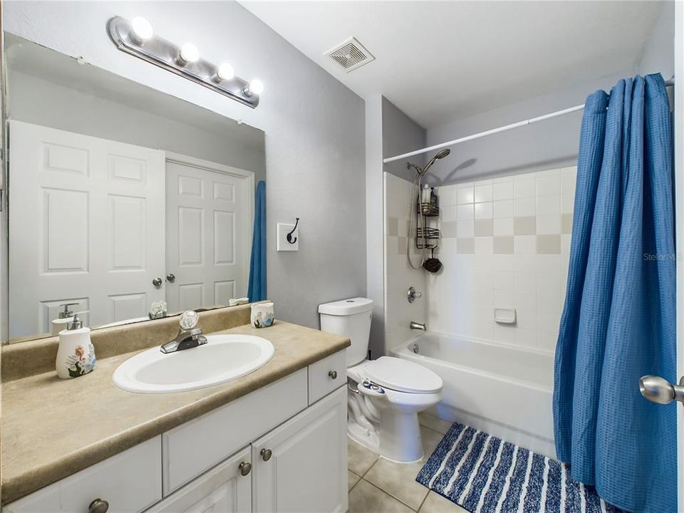 В аренду: $2,700 (2 спален, 2 ванн, 1321 Квадратных фут)