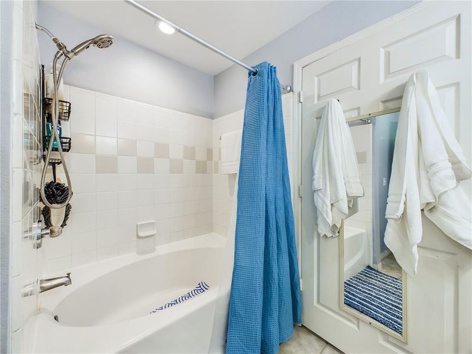 В аренду: $2,700 (2 спален, 2 ванн, 1321 Квадратных фут)