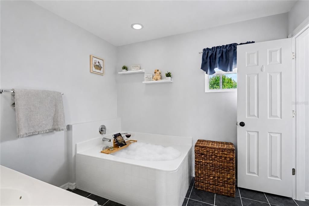 For Sale: $329,000 (3 beds, 2 baths, 2046 Square Feet)