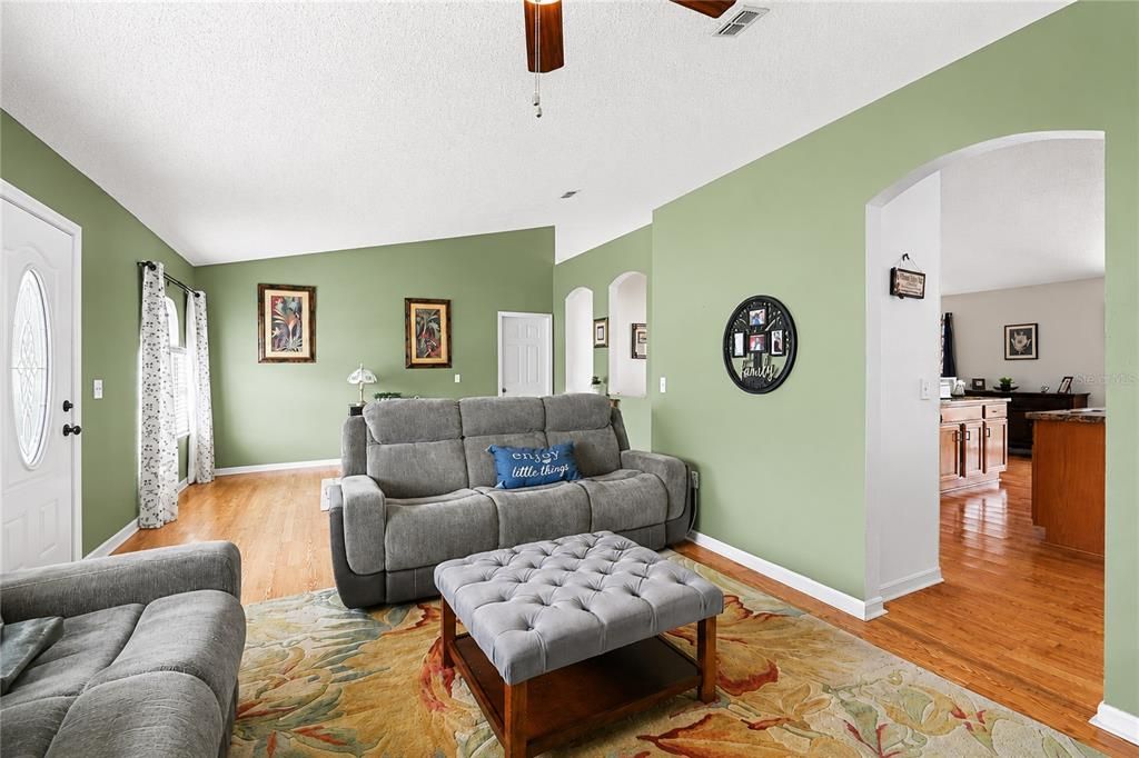 For Sale: $329,000 (3 beds, 2 baths, 2046 Square Feet)