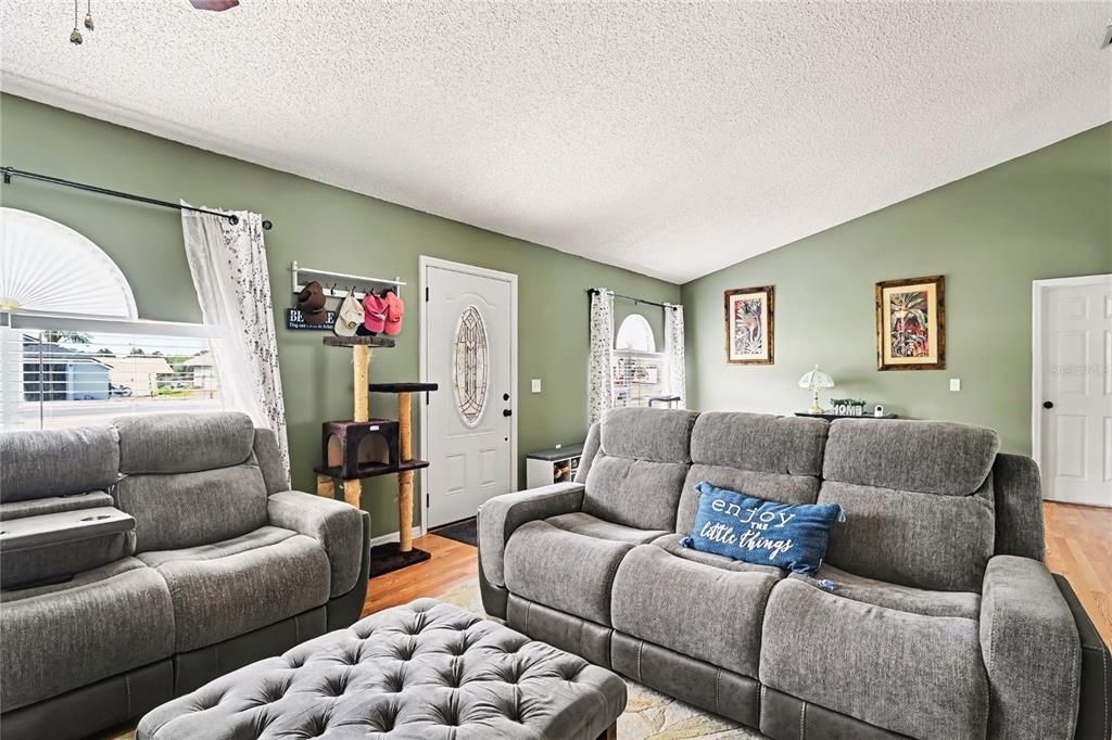 For Sale: $329,000 (3 beds, 2 baths, 2046 Square Feet)