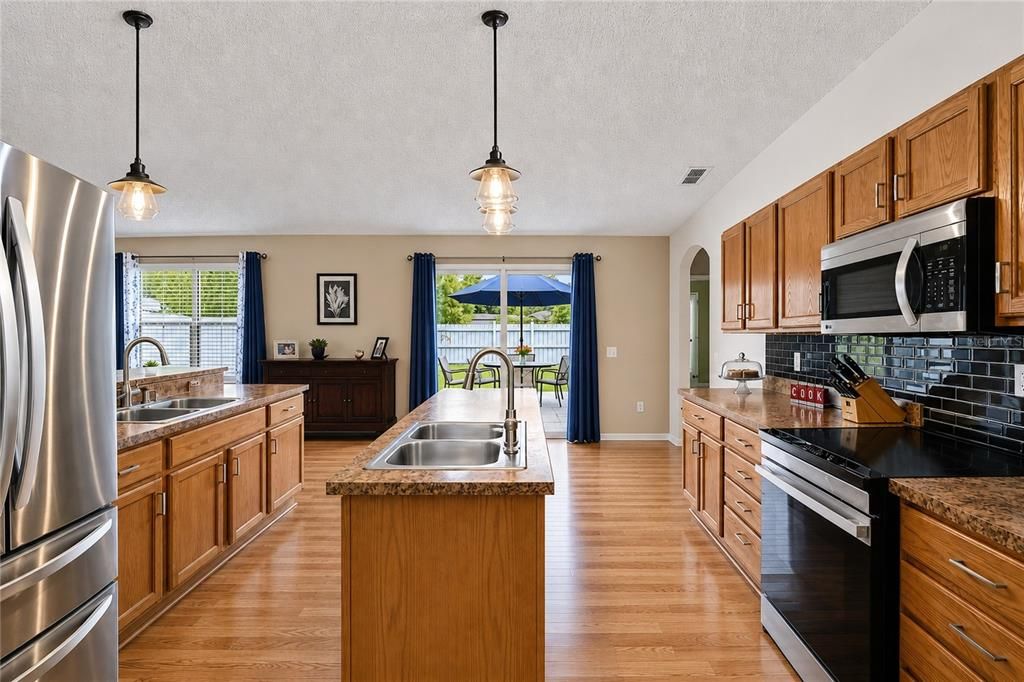 For Sale: $329,000 (3 beds, 2 baths, 2046 Square Feet)