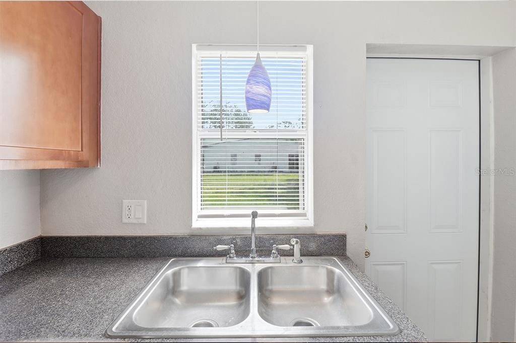 En Venta: $330,000 (4 camas, 0 baños, 1750 Pies cuadrados)