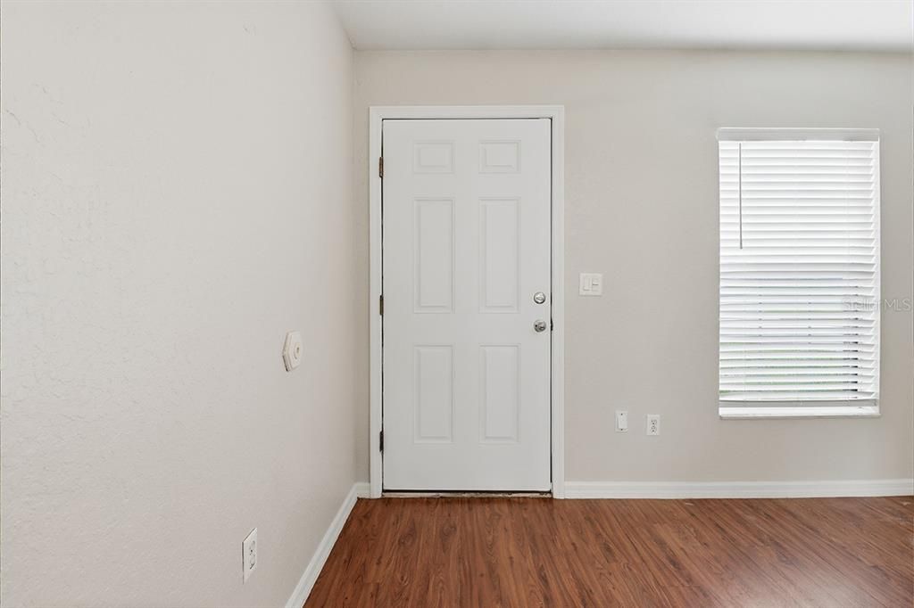 En Venta: $330,000 (4 camas, 0 baños, 1750 Pies cuadrados)