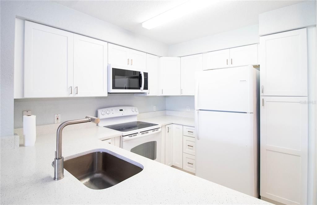 For Sale: $199,900 (2 beds, 2 baths, 1160 Square Feet)