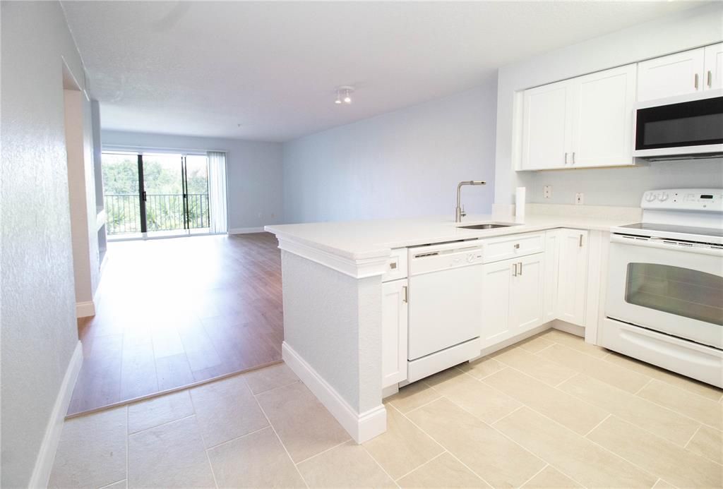 For Sale: $199,900 (2 beds, 2 baths, 1160 Square Feet)