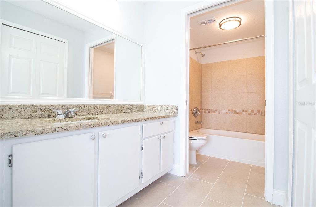 For Sale: $199,900 (2 beds, 2 baths, 1160 Square Feet)