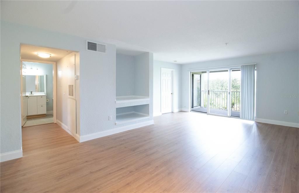 For Sale: $199,900 (2 beds, 2 baths, 1160 Square Feet)