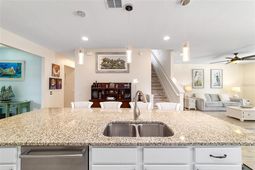 For Sale: $440,000 (2 beds, 2 baths, 2062 Square Feet)
