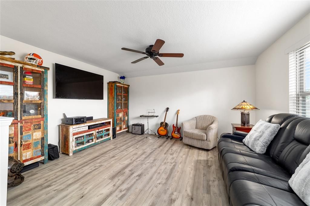 For Sale: $440,000 (2 beds, 2 baths, 2062 Square Feet)