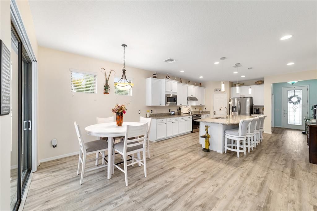 For Sale: $440,000 (2 beds, 2 baths, 2062 Square Feet)