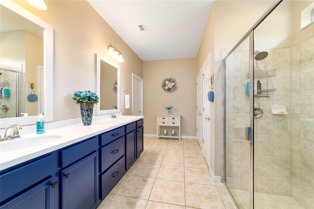 For Sale: $440,000 (2 beds, 2 baths, 2062 Square Feet)