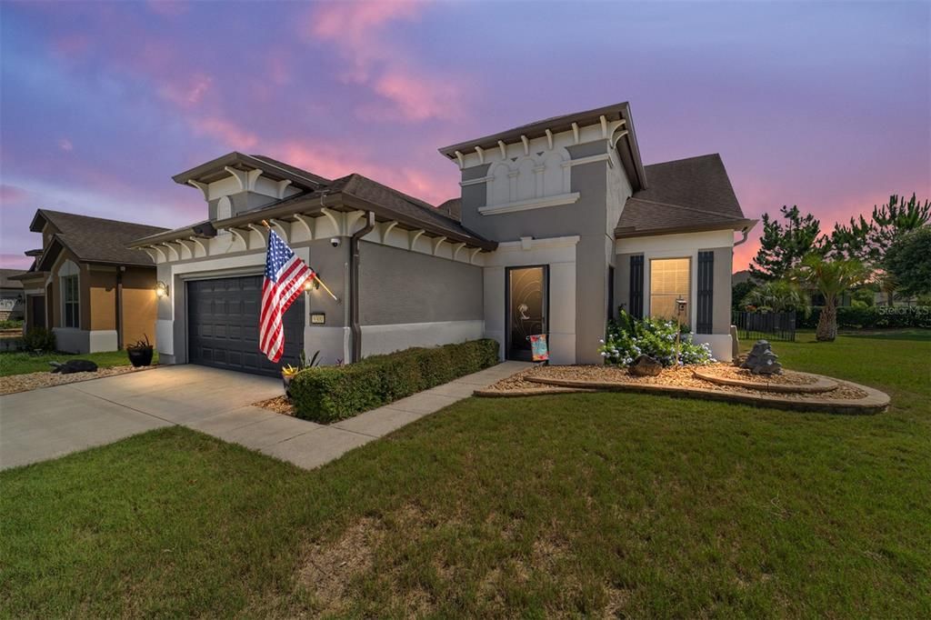 For Sale: $440,000 (2 beds, 2 baths, 2062 Square Feet)