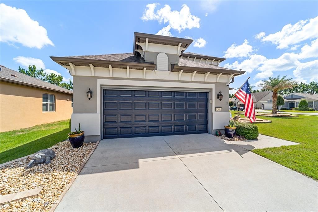 For Sale: $440,000 (2 beds, 2 baths, 2062 Square Feet)
