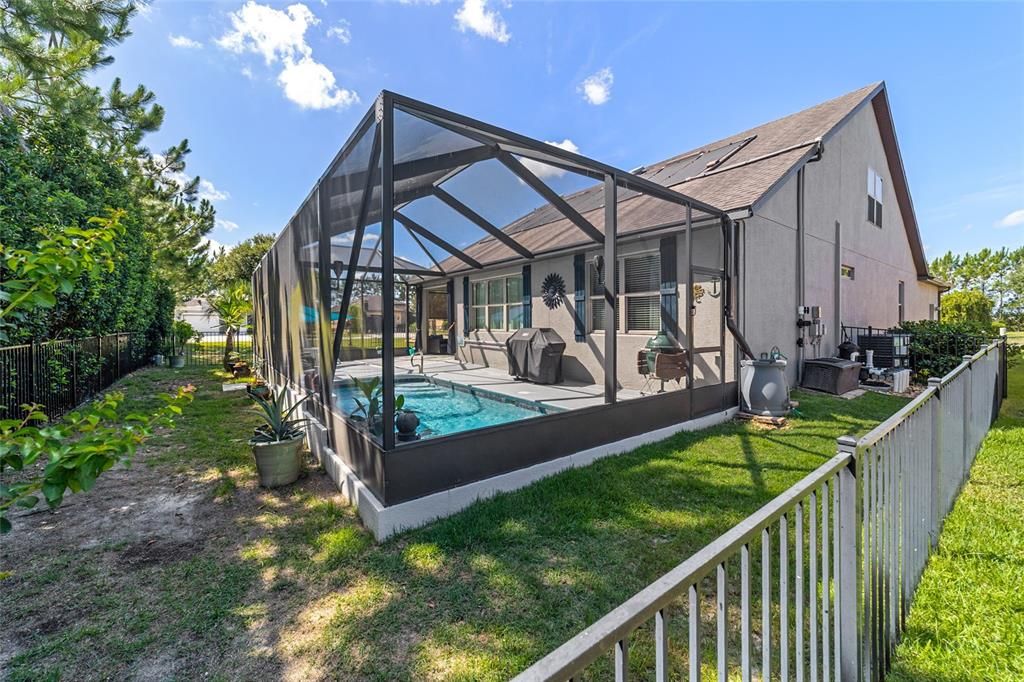 For Sale: $440,000 (2 beds, 2 baths, 2062 Square Feet)