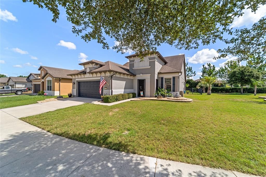 For Sale: $440,000 (2 beds, 2 baths, 2062 Square Feet)