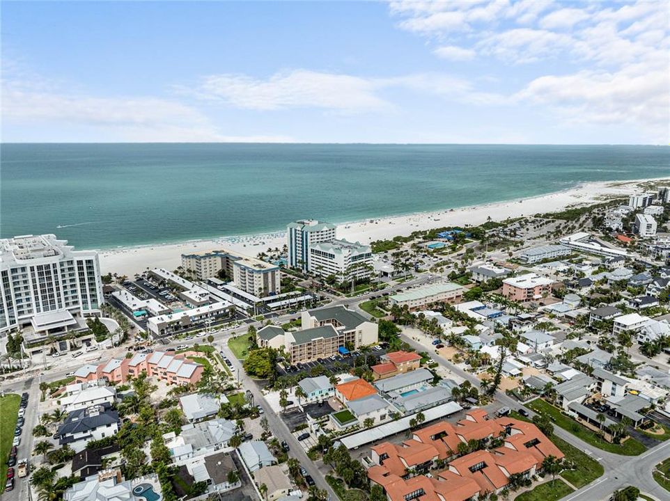 For Sale: $369,900 (1 beds, 1 baths, 756 Square Feet)