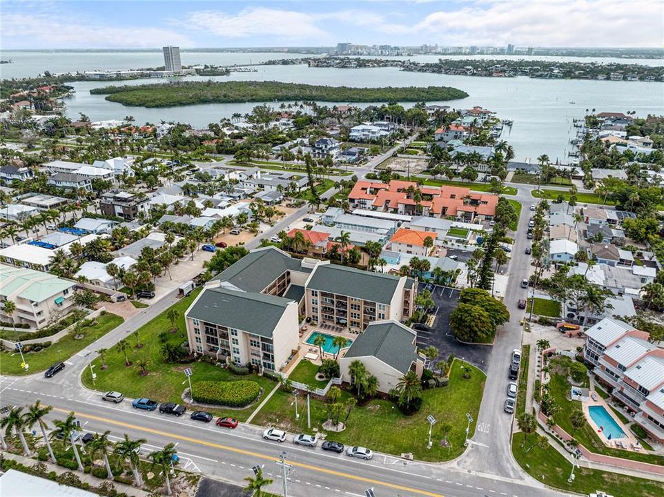 For Sale: $369,900 (1 beds, 1 baths, 756 Square Feet)