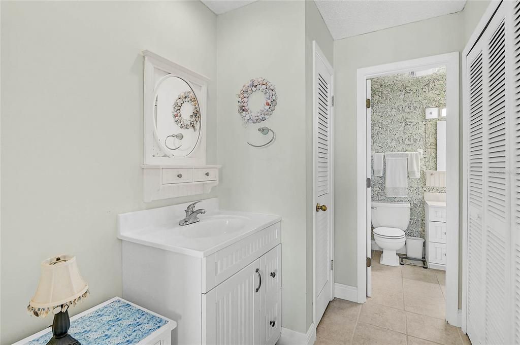 For Sale: $369,900 (1 beds, 1 baths, 756 Square Feet)